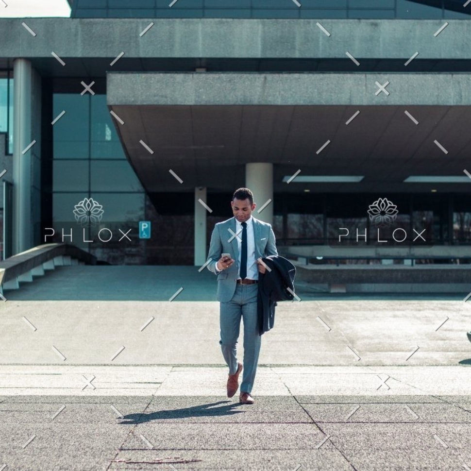 demo-attachment-979-bram-naus-221602-unsplash